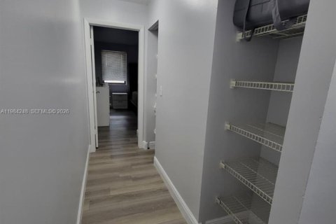 Снять в аренду таунхаус в Корал-Спрингс, Флорида 3 спальни, 130.06м2, № 2049510 - фото 24