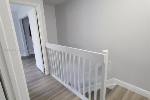 Снять в аренду таунхаус в Корал-Спрингс, Флорида 3 спальни, 130.06м2, № 2049510 - фото 16