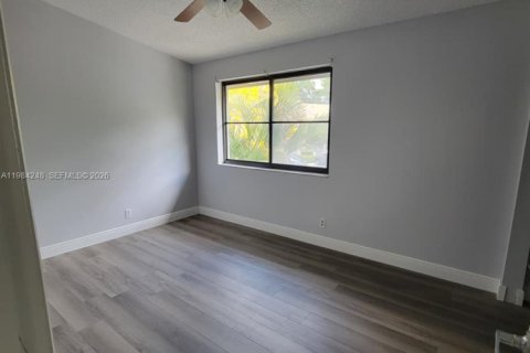 Снять в аренду таунхаус в Корал-Спрингс, Флорида 3 спальни, 130.06м2, № 2049510 - фото 21