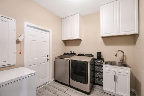 House in Wesley Chapel, Florida 5 bedrooms, 328.04 sq.m. № 2201939 - photo 6
