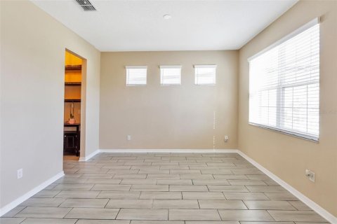 House in Wesley Chapel, Florida 5 bedrooms, 328.04 sq.m. № 2201939 - photo 5