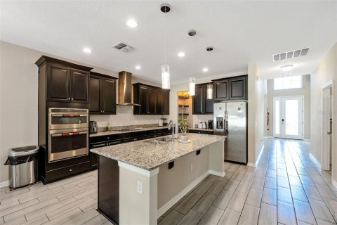 House in Wesley Chapel, Florida 5 bedrooms, 328.04 sq.m. № 2201939 - photo 12