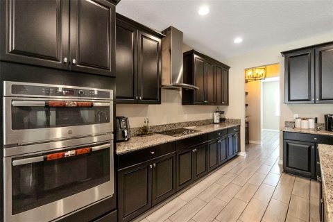 House in Wesley Chapel, Florida 5 bedrooms, 328.04 sq.m. № 2201939 - photo 9