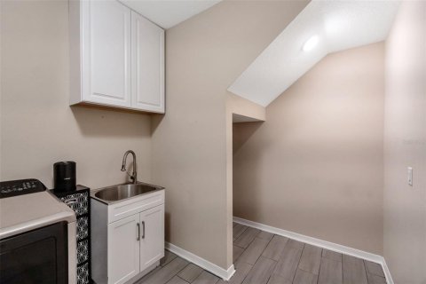 House in Wesley Chapel, Florida 5 bedrooms, 328.04 sq.m. № 2201939 - photo 7