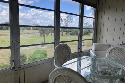 Купить кондоминиум в Маргит, Флорида 2 спальни, 86.4м2, № 2069922 - фото 13