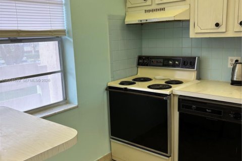 Купить кондоминиум в Маргит, Флорида 2 спальни, 86.4м2, № 2069922 - фото 6