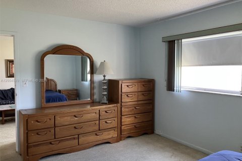 Купить кондоминиум в Маргит, Флорида 2 спальни, 86.4м2, № 2069922 - фото 9