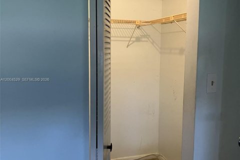 Купить кондоминиум в Маргит, Флорида 2 спальни, 86.4м2, № 2069922 - фото 8