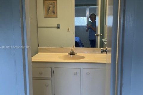 Купить кондоминиум в Маргит, Флорида 2 спальни, 86.4м2, № 2069922 - фото 11