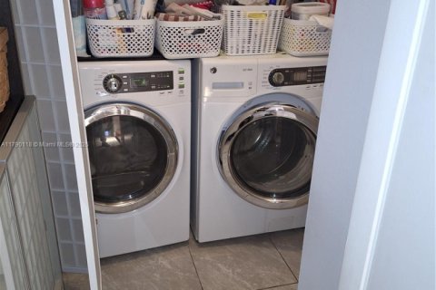 Townhouse in Aventura, Florida 2 bedrooms, 118.17 sq.m. № 1709272 - photo 5
