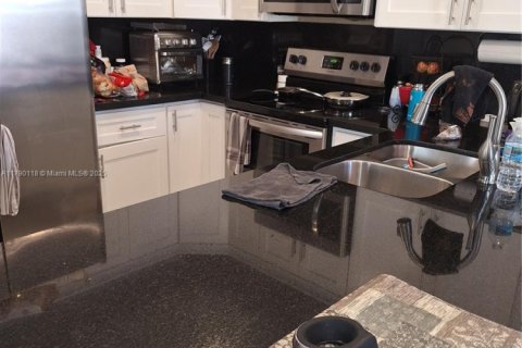 Townhouse in Aventura, Florida 2 bedrooms, 118.17 sq.m. № 1709272 - photo 2