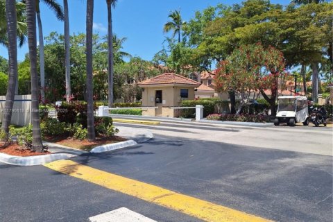 Townhouse in Aventura, Florida 2 bedrooms, 118.17 sq.m. № 1709272 - photo 3