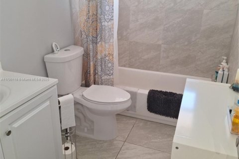 Townhouse in Aventura, Florida 2 bedrooms, 118.17 sq.m. № 1709272 - photo 12