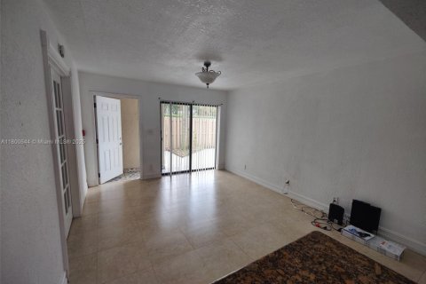 Condo in West Palm Beach, Florida, 2 bedrooms  № 1933954 - photo 9