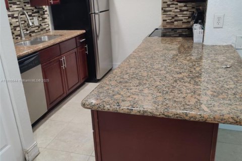 Condo in West Palm Beach, Florida, 2 bedrooms  № 1933954 - photo 15