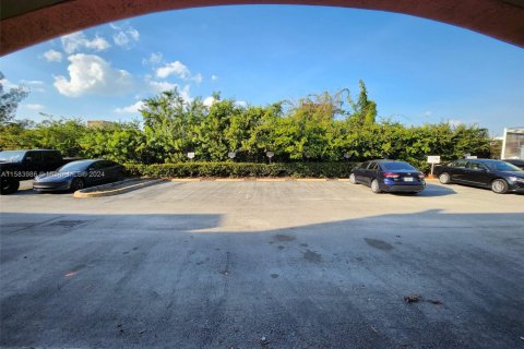 Propiedad comercial en alquiler en Doral, Florida № 1178424 - foto 1