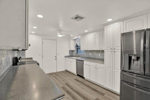 Villa ou maison à vendre à Seminole, Floride: 3 chambres, 170.57 m2 № 2267322 - photo 11