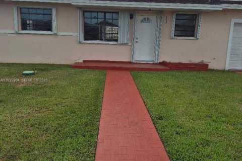 Villa ou maison à vendre à Miami, Floride: 3 chambres, 98.1 m2 № 1988751 - photo 1