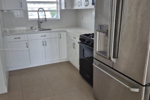 Villa ou maison à vendre à Miami, Floride: 3 chambres, 98.1 m2 № 1988751 - photo 9