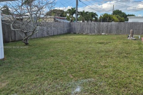 Villa ou maison à vendre à Miami, Floride: 3 chambres, 98.1 m2 № 1988751 - photo 11