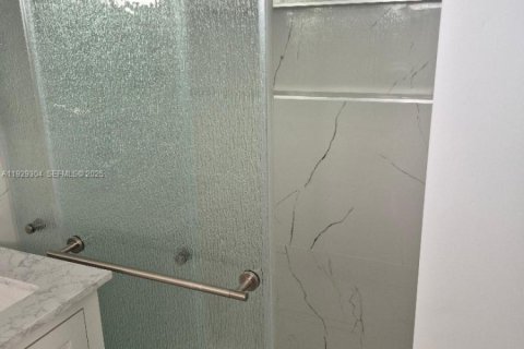 Villa ou maison à vendre à Miami, Floride: 3 chambres, 98.1 m2 № 1988751 - photo 6