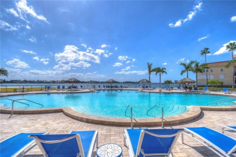Condominio en venta en Saint Petersburg, Florida, 2 dormitorios, 109.16 m2 № 1515606 - foto 1