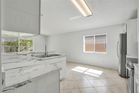 Casa en alquiler en Miramar, Florida, 4 dormitorios, 182.55 m2 № 2026017 - foto 6