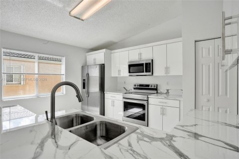 Casa en alquiler en Miramar, Florida, 4 dormitorios, 182.55 m2 № 2026017 - foto 4