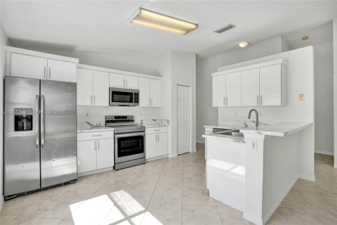 Casa en alquiler en Miramar, Florida, 4 dormitorios, 182.55 m2 № 2026017 - foto 5