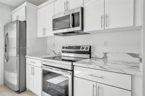 Casa en alquiler en Miramar, Florida, 4 dormitorios, 182.55 m2 № 2026017 - foto 3