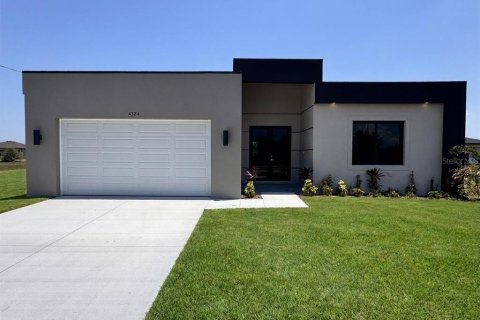 Casa en Cape Coral, Florida 4 dormitorios, 176.89 m2 № 2306107