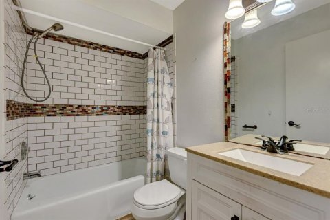Condo in Sarasota, Florida, 2 bedrooms  № 1912885 - photo 18