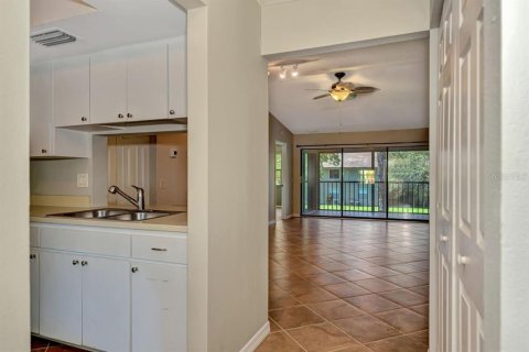 Condo in Sarasota, Florida, 2 bedrooms  № 1912885 - photo 12