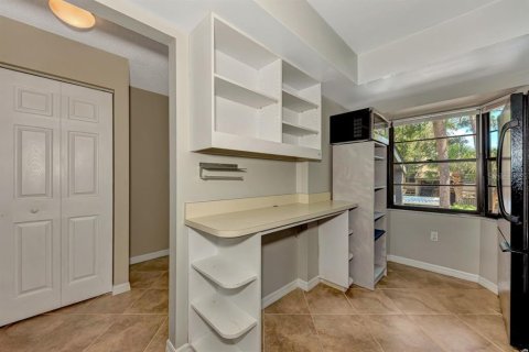 Condo in Sarasota, Florida, 2 bedrooms  № 1912885 - photo 10