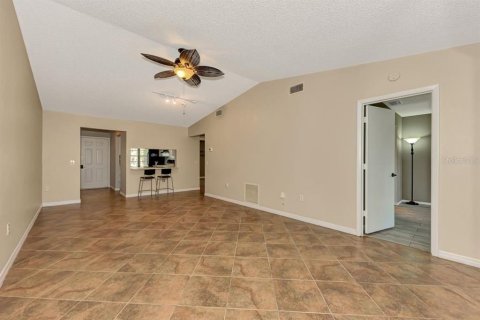 Condo in Sarasota, Florida, 2 bedrooms  № 1912885 - photo 5