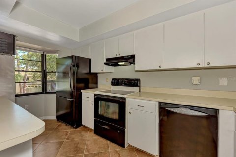 Condo in Sarasota, Florida, 2 bedrooms  № 1912885 - photo 8