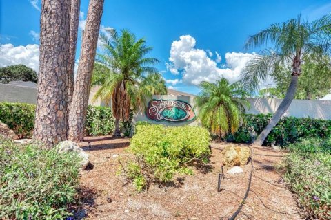 Condo in Sarasota, Florida, 2 bedrooms  № 1912885 - photo 21