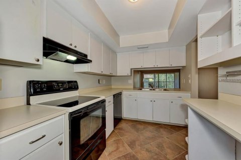 Condo in Sarasota, Florida, 2 bedrooms  № 1912885 - photo 9