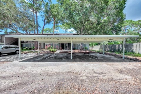 Condo in Sarasota, Florida, 2 bedrooms  № 1912885 - photo 23