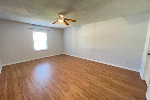 Villa ou maison à louer à Deltona, Floride: 3 chambres, 160.81 m2 № 2379594 - photo 11