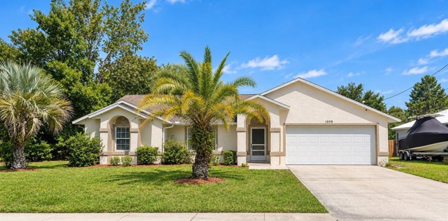 Villa ou maison à Deltona, Floride 3 chambres, 160.81 m2 № 2379594