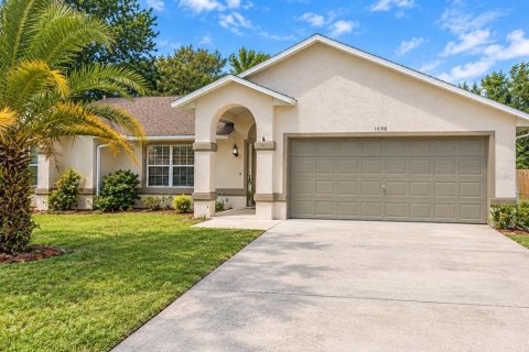 Villa ou maison à louer à Deltona, Floride: 3 chambres, 160.81 m2 № 2379594 - photo 2