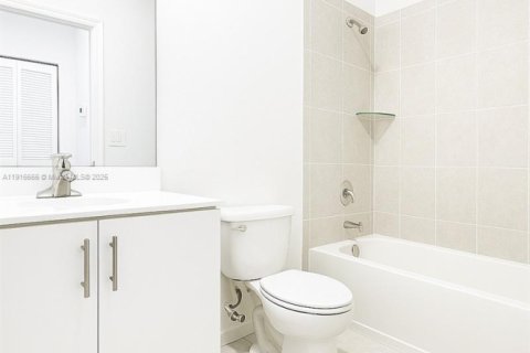 Casa en venta en Homestead, Florida, 3 dormitorios, 164.62 m2 № 1973969 - foto 12