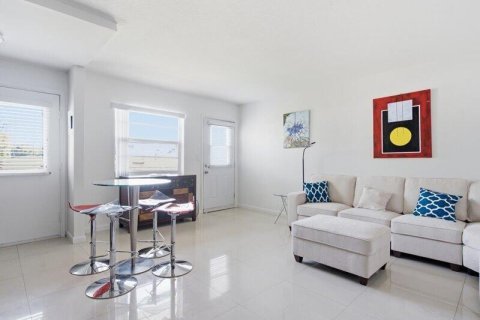 Copropriété à louer à Miami Beach, Floride: 1 chambre, 54.81 m2 № 2305540 - photo 2