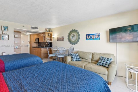 Condo in Sunny Isles Beach, Florida  № 1714046 - photo 7