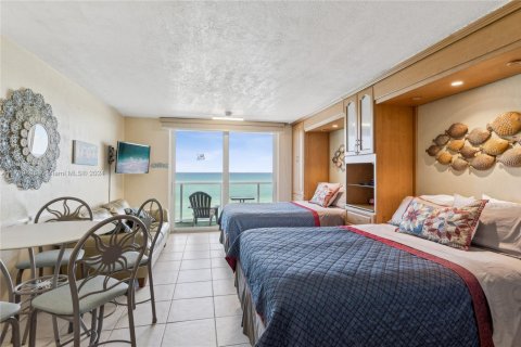 Condo in Sunny Isles Beach, Florida  № 1714046 - photo 5