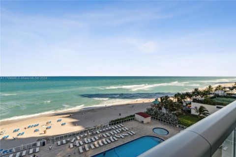 Condo in Sunny Isles Beach, Florida  № 1714046 - photo 4