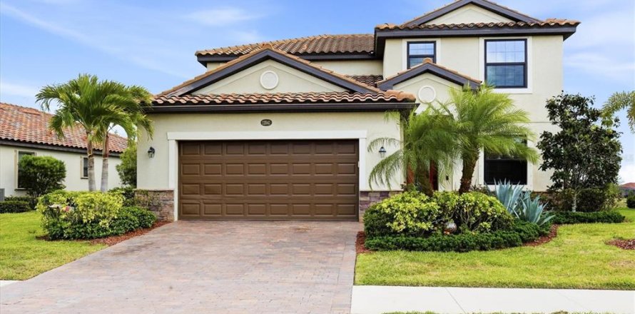 House in Venice, Florida 4 bedrooms, 242.38 sq.m. № 2093303