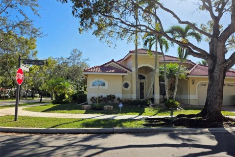 Villa ou maison à vendre à Weston, Floride: 5 chambres, 242.01 m2 № 2009625 - photo 2