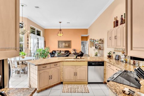 Купить виллу или дом в Уэстон, Флорида 5 спален, 242.01м2, № 2009625 - фото 16